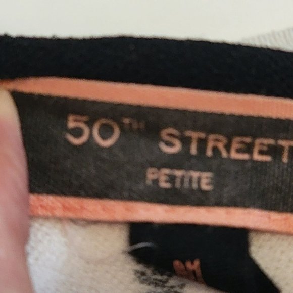 50th Street Petite Women's MP White and Black Blouse w/Gold Zipper Pockets EUC - Picture 4 of 12